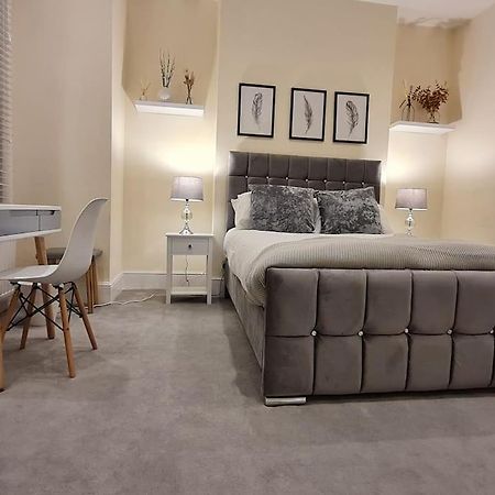 Double Room In Shared Flat Лондон Экстерьер фото
